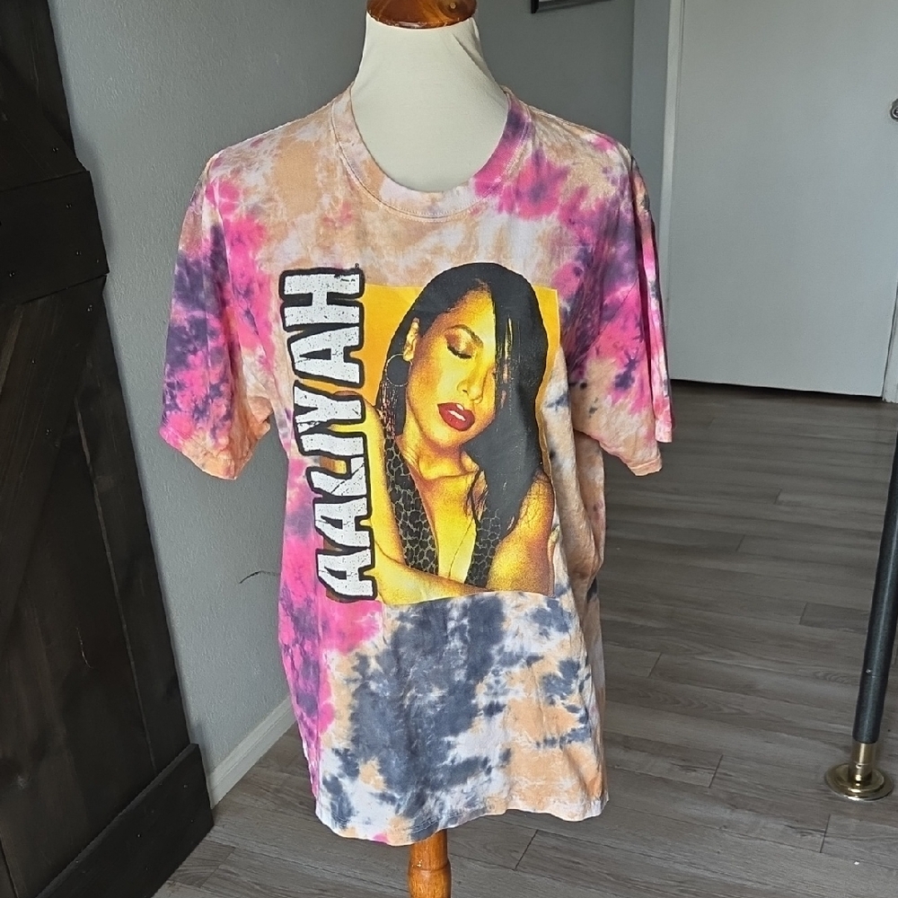 L Aaliyah Tie-Dye Graphic T-Shirt